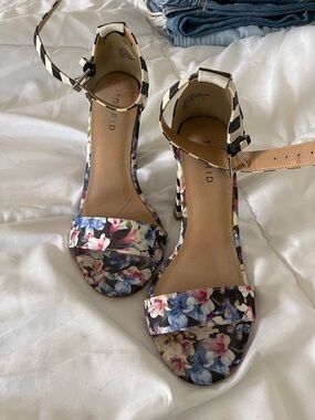 LIKE NEW - Torrid Floral & Black Stripe Ankle Strap Heels Women's Dress Sandals